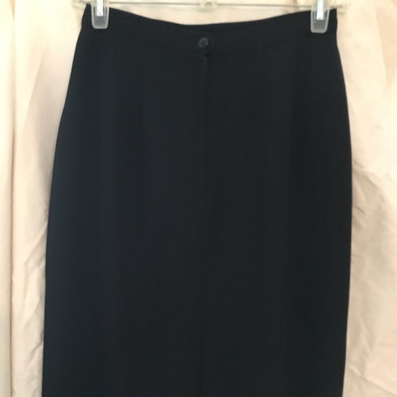 Black A line skirt - Picture 2 of 2